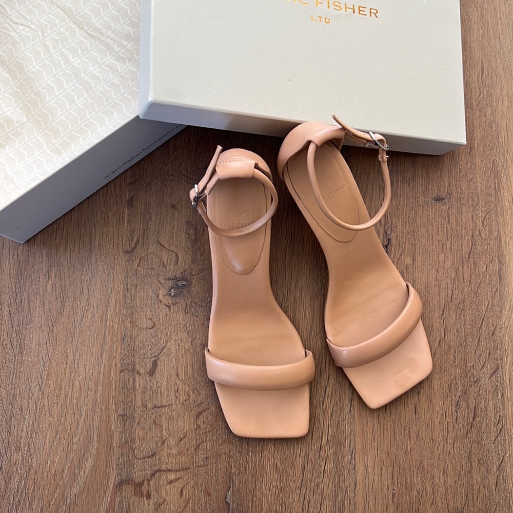 Marc Fisher Derine Nude Heel Size 9.5